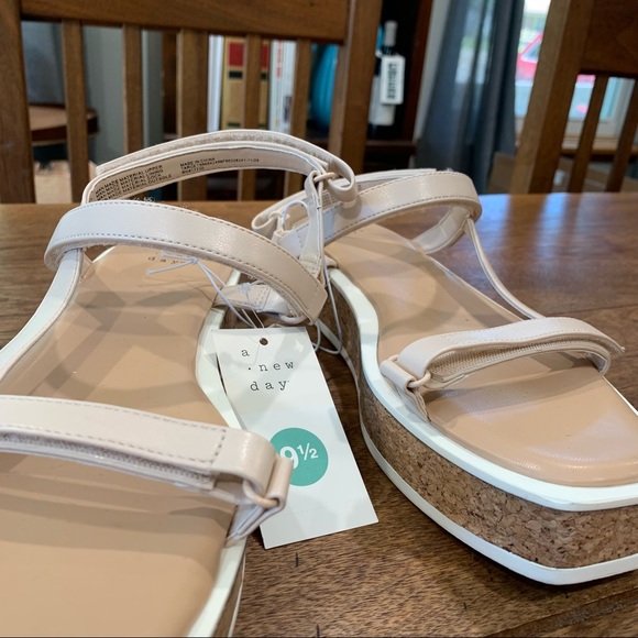 Size 9.5 - Summertime Sandals - Velcro/ Cork Platform, '90s athleisure - Picture 9 of 9